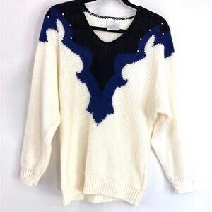 0134 Vintage 80s Oversized White and Blue Sweater